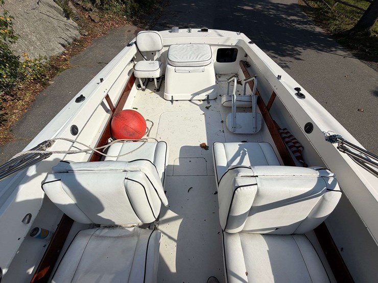bertram-20-moppie-powerboat-w/trailer-"island-girl"-image-28