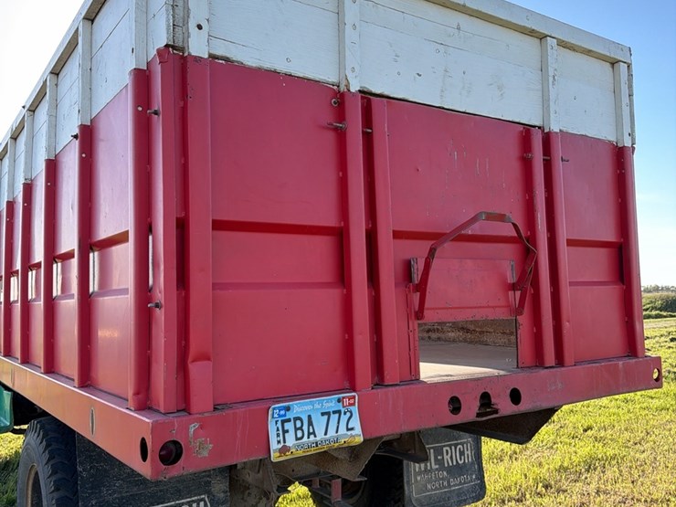 1975-single-axle-366-4+2,-box-&-hoist,-starts,-runs,-operates-as-it-should-image-18
