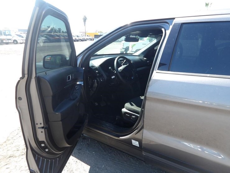 2018-ford-explorer-image-14