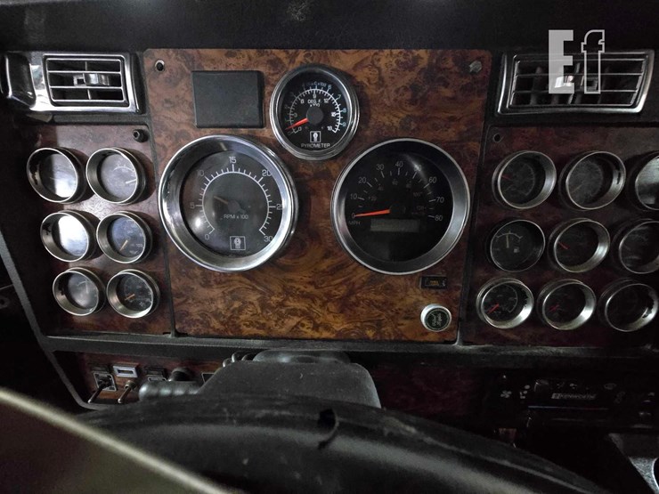 2000-kenworth-w900-image-12