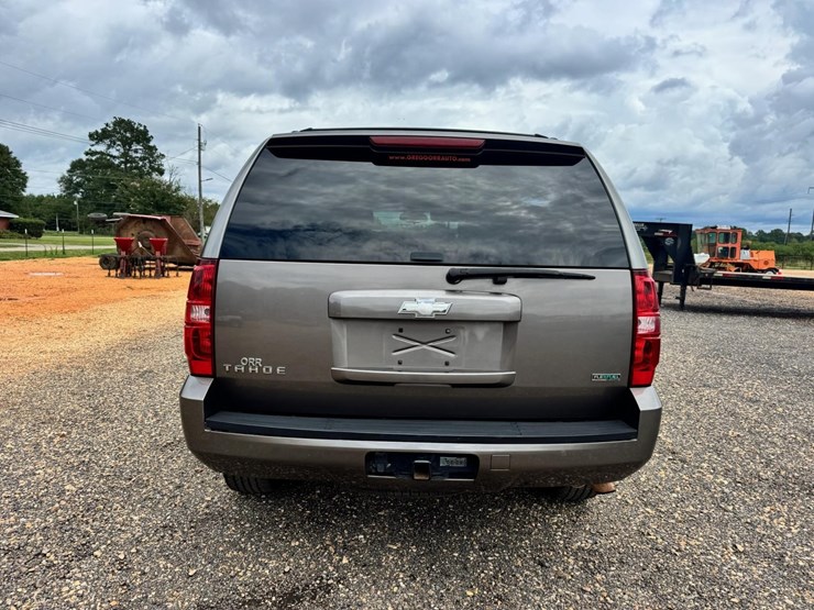 2011-chevrolet-tahoe-image-4