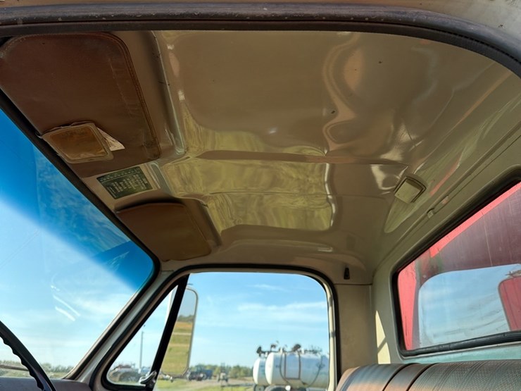 1975-single-axle-366-4+2,-box-&-hoist,-starts,-runs,-operates-as-it-should-image-15