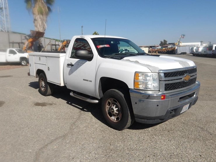 2013-chevrolet-2500-image-3