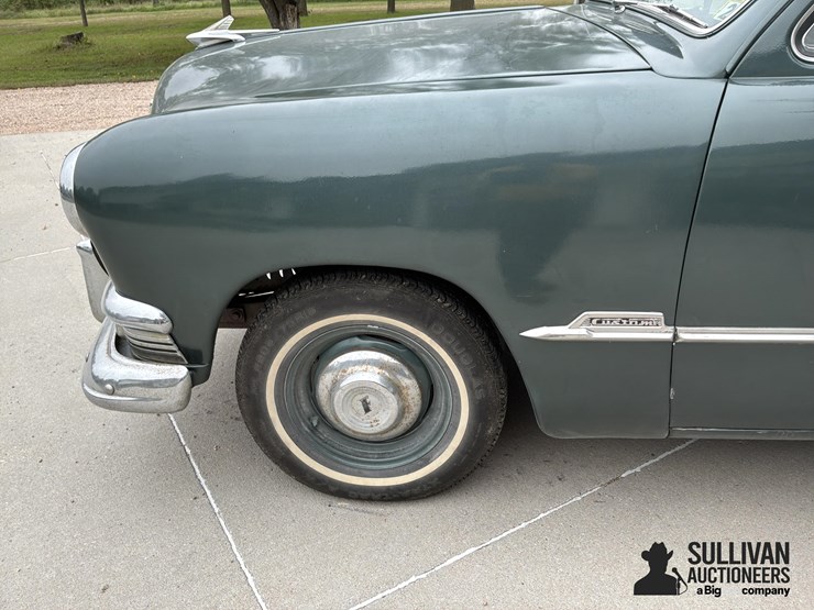 1951-ford-custom-tudor-2-door-sedan-image-13