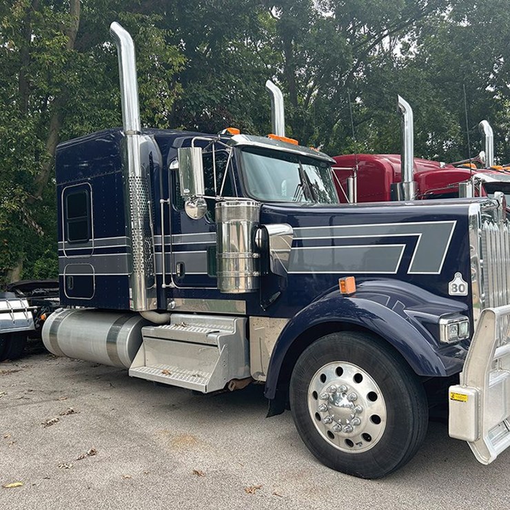 2022 KENWORTH W900L