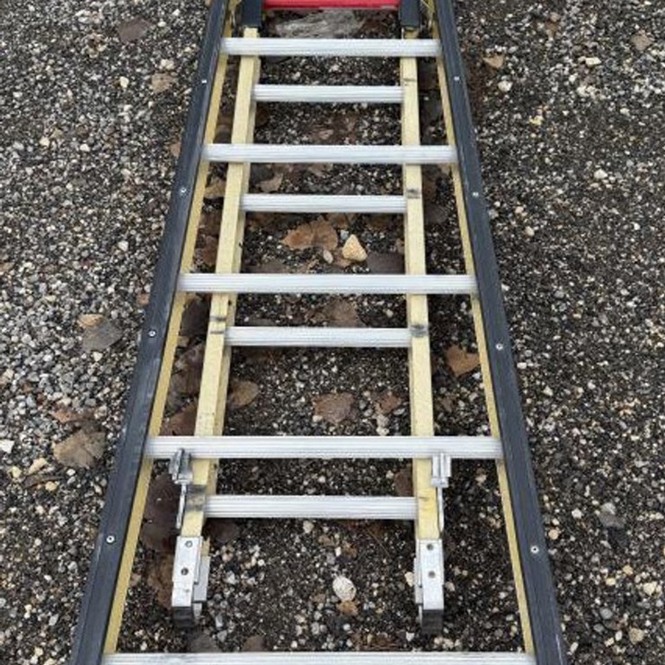 #81 • Bauer 7'/14' Fiberglass Combination Ladder