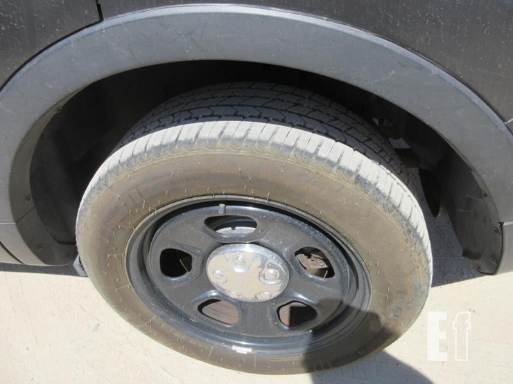 2015-ford-explorer-image-18