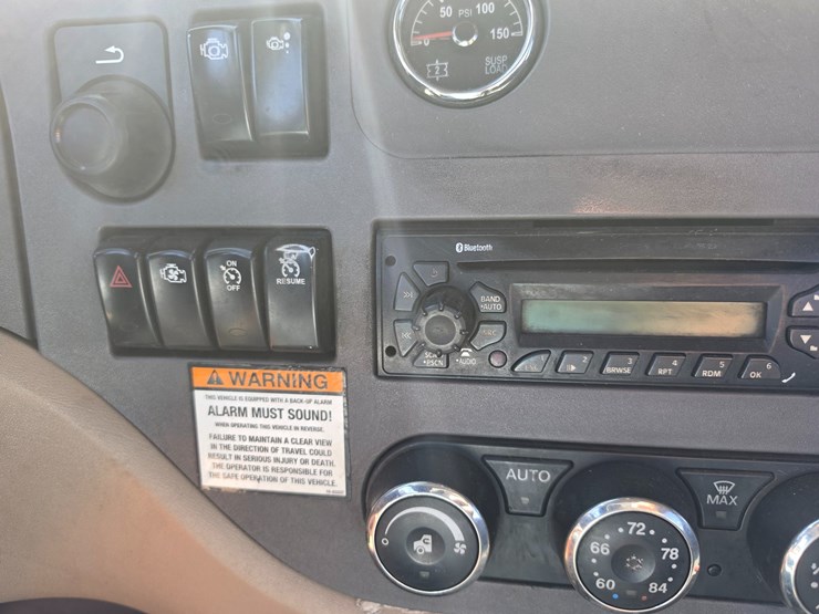 2014-peterbilt-579-image-49