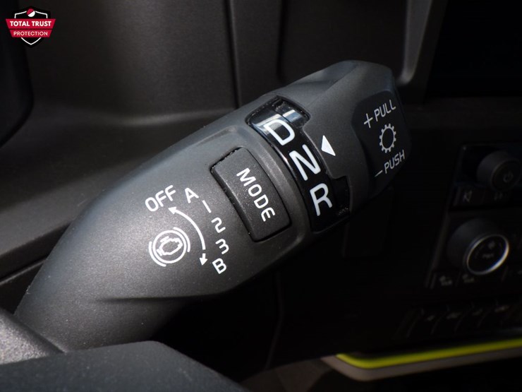 2025-volvo-vnl860-image-15