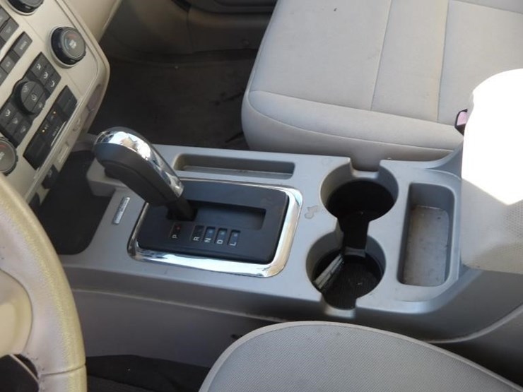 2012-ford-escape-image-19