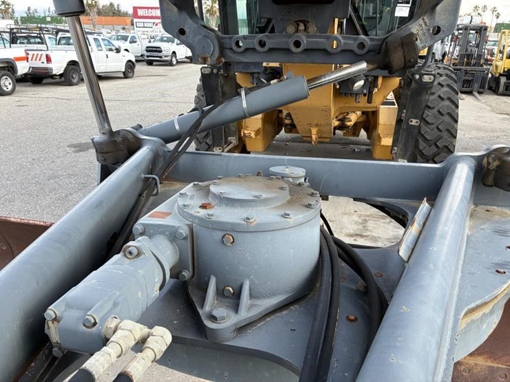 2005-deere-772d-image-17