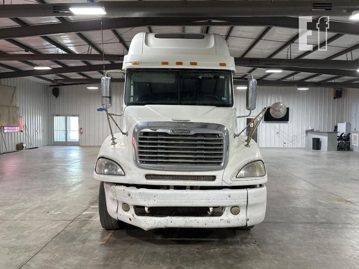 2007-freightliner-columbia-120-image-7