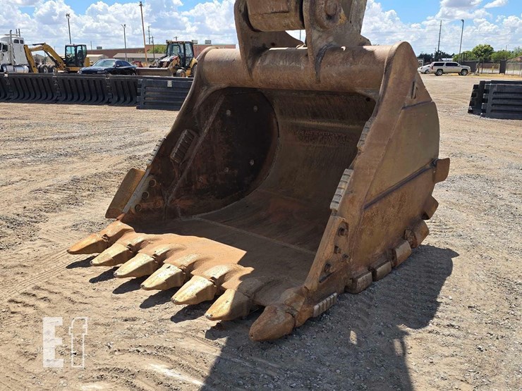 2016-caterpillar-336fl-image-9