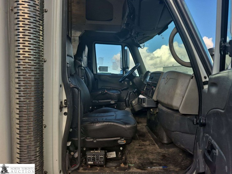 2009-international-durastar-4300-image-39