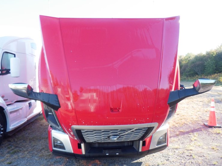 2022-volvo-vnl860-image-30