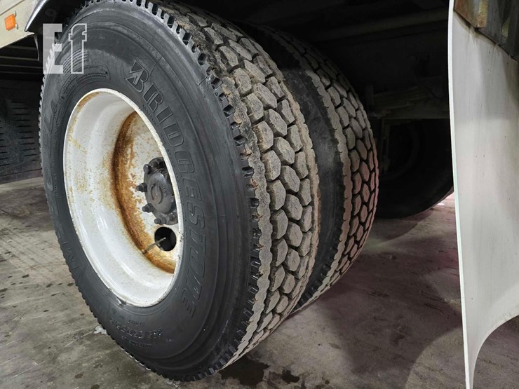 2011-international-durastar-4300-image-23