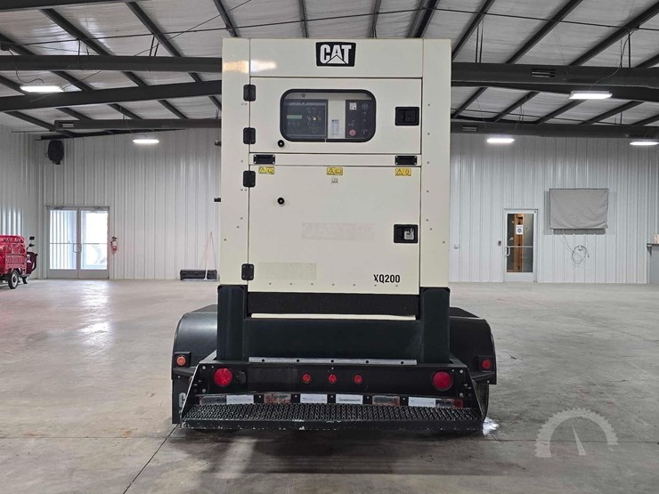 2013-caterpillar-xq200-2-image-8