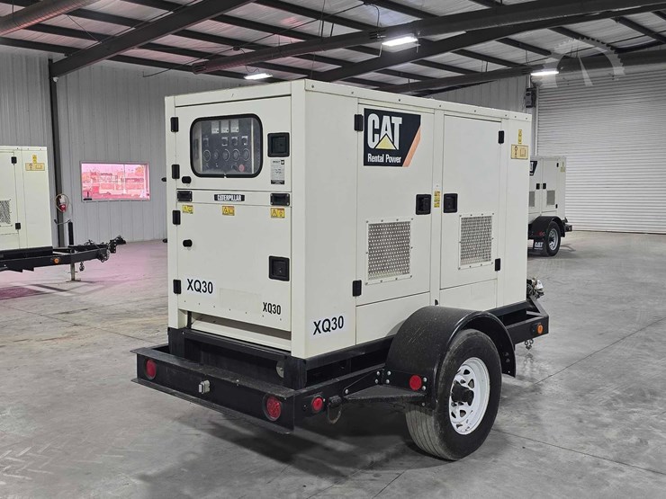 2015-caterpillar-xq30-image-1