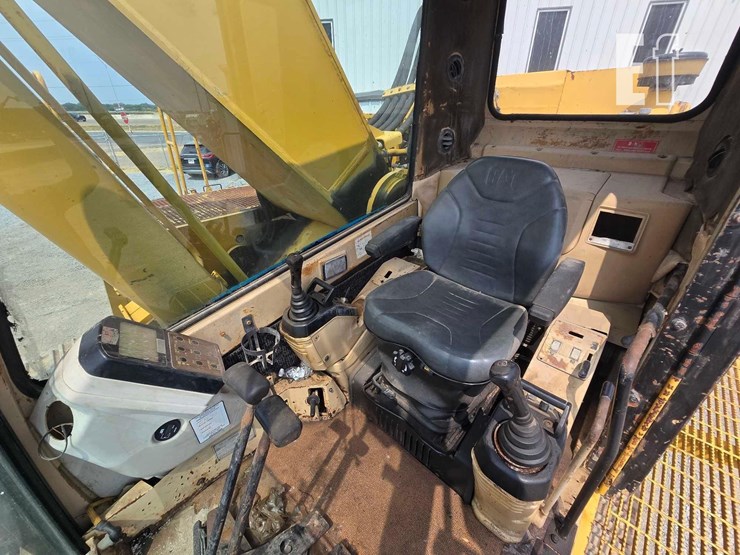 1996-caterpillar-350l-image-15