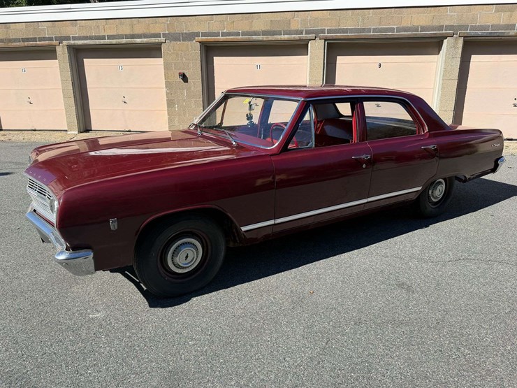 1965-chevrolet-chevelle-300-deluxe-4-door-sedan-(33,434-miles)-image-1