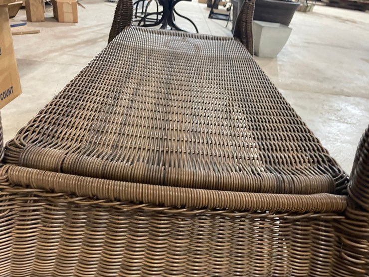 #3168-•-wicker-patio-table-image-4
