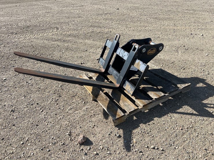 2019-geith-excavator-pallet-forks-image-1