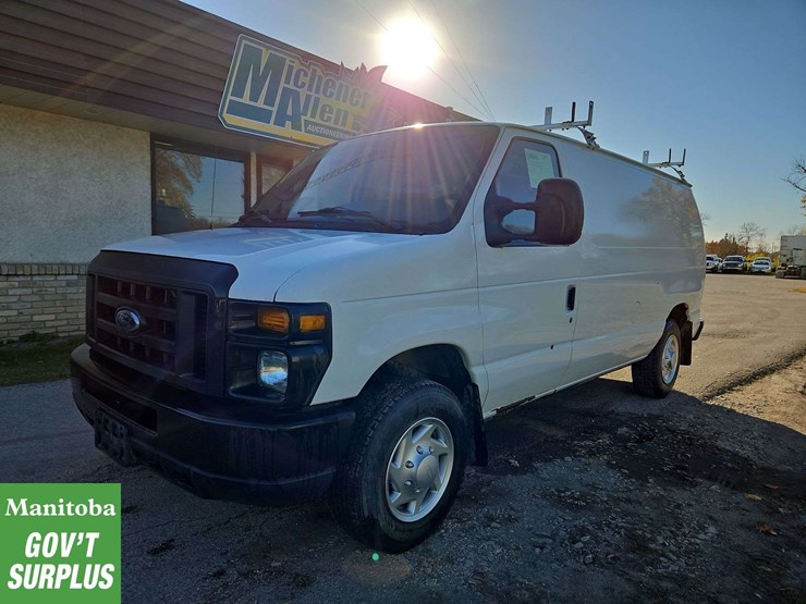 2013-ford-cargo-image-1