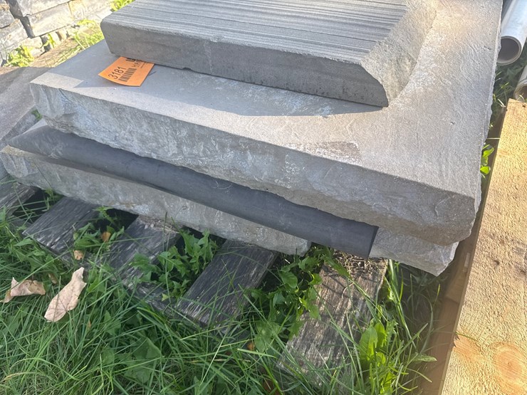 #3181-•-pallet-of-decorative-pavers-image-2