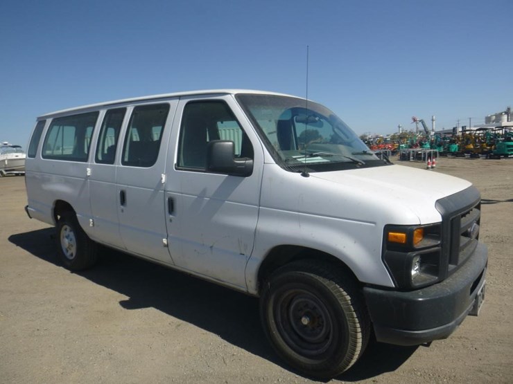 2009-ford-econoline-350-image-3