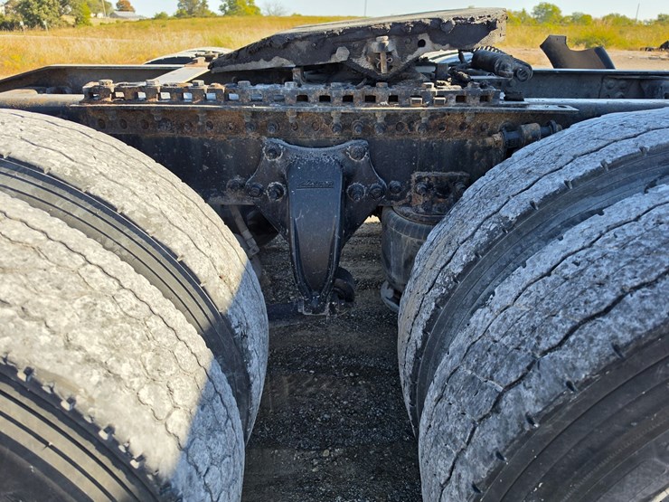 2016-freightliner-columbia-120-image-95