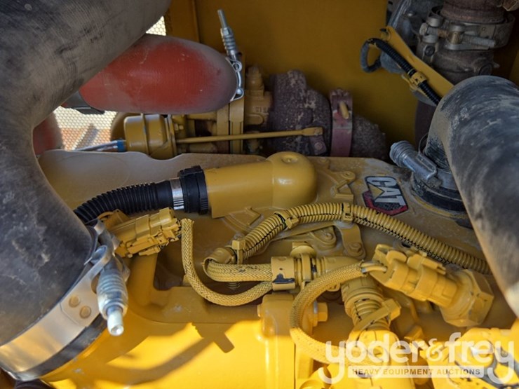 2021-caterpillar-d4-lgp-image-55