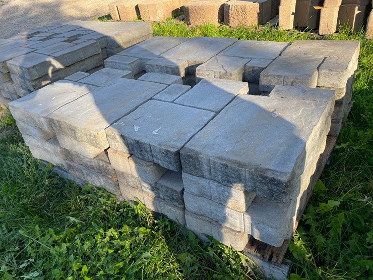 #3188-•-(2)-pallets-of-decorate-concrete-landscape-pavers-image-12