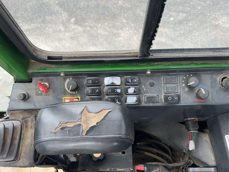 2006-sterling-lt9500-image-39