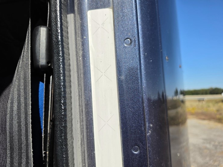 2016-freightliner-columbia-120-image-47