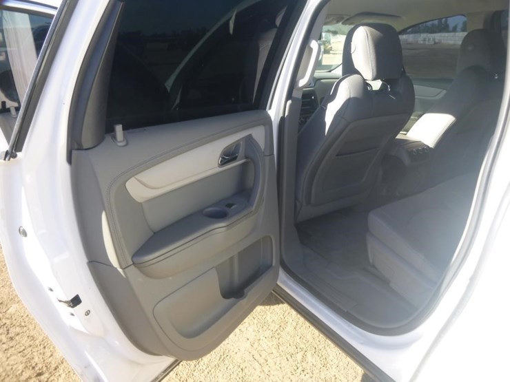 2017-chevrolet-traverse-image-12