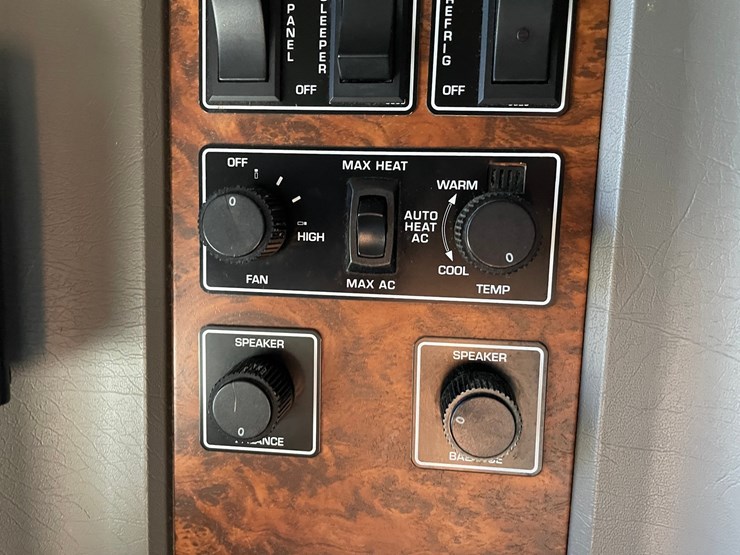 2001-kenworth-w900l-image-108
