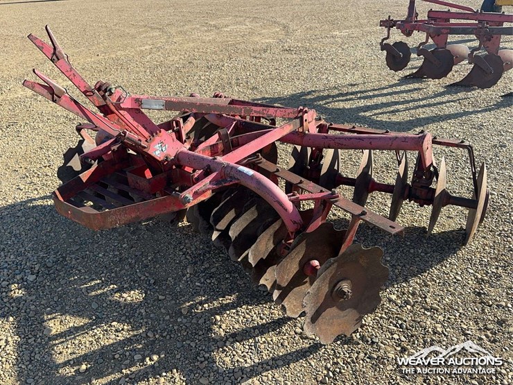 massey-ferguson-8-image-1