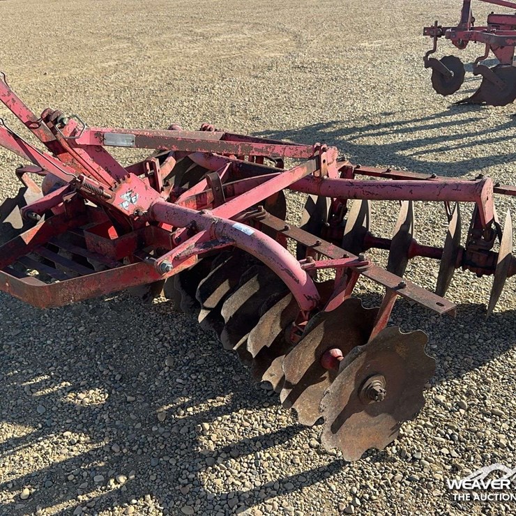 MASSEY-FERGUSON 8