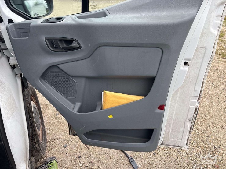 2016-ford-transit-image-25