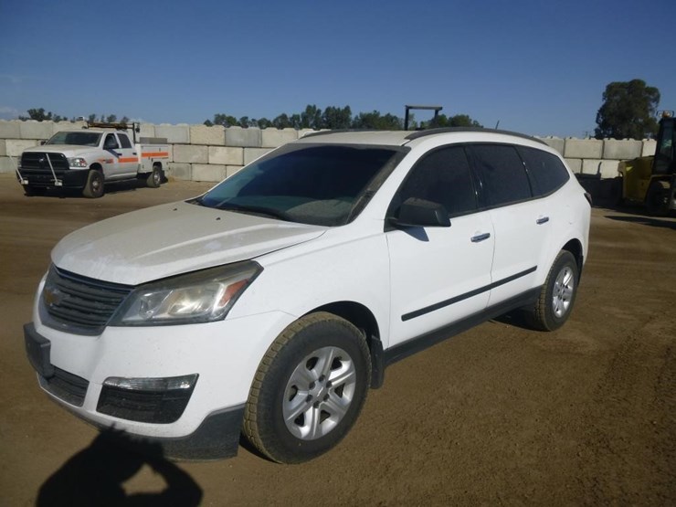 2017-chevrolet-traverse-image-2