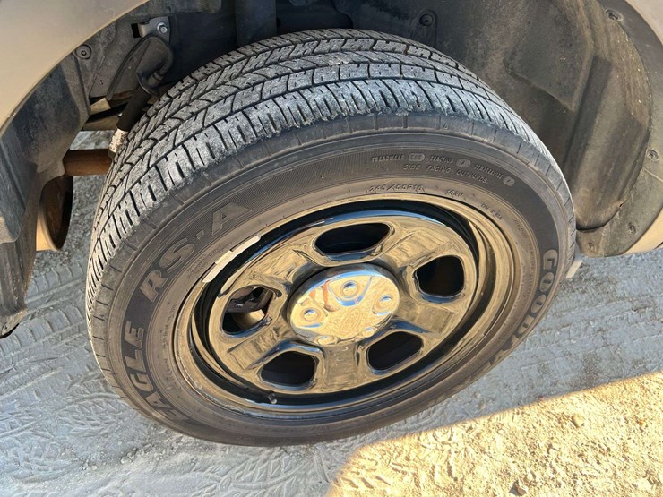 2015-ford-explorer-image-26