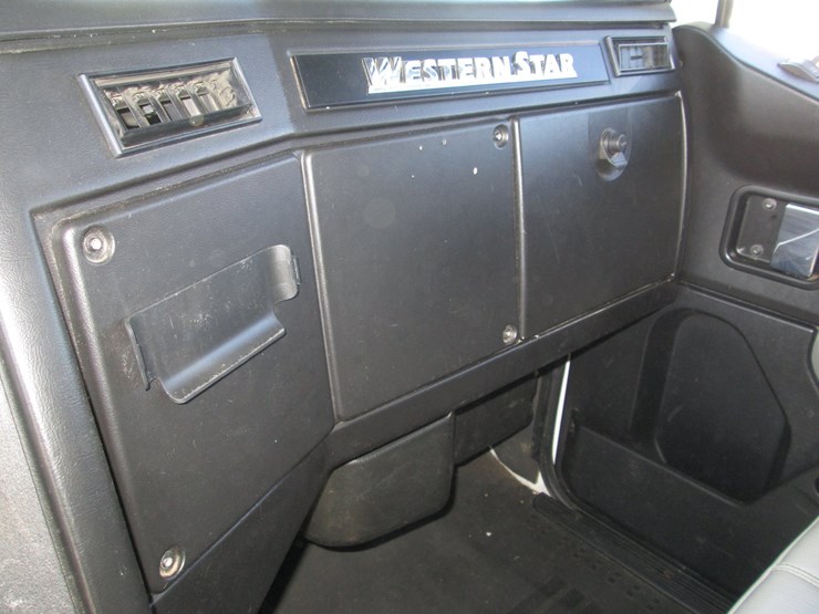 2020-western-star-4900-image-43