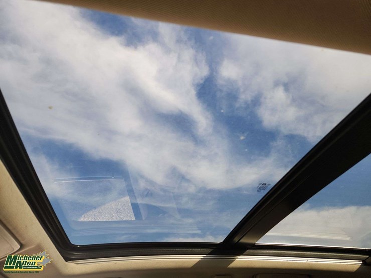 2010-cadillac-srx-image-13