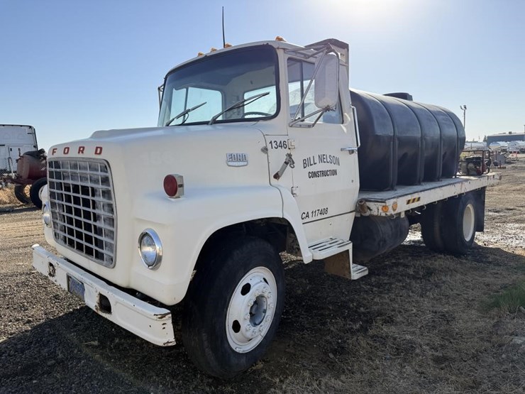ford-f700-image-1