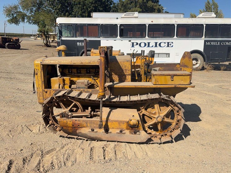 caterpillar-r2-image-2