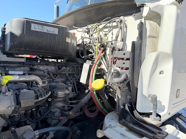 #1726-•-2019-western-star-day-cab-truck-tractor-image-58