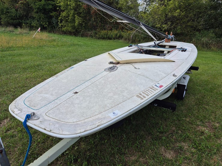#4006-•-16'-fiberglass-sailboat-image-2