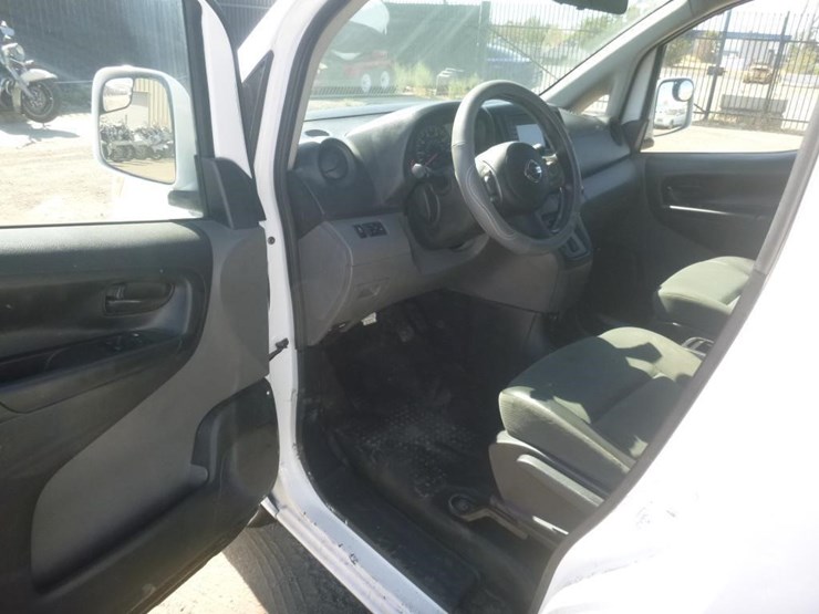 2015-nissan-nv200-image-7