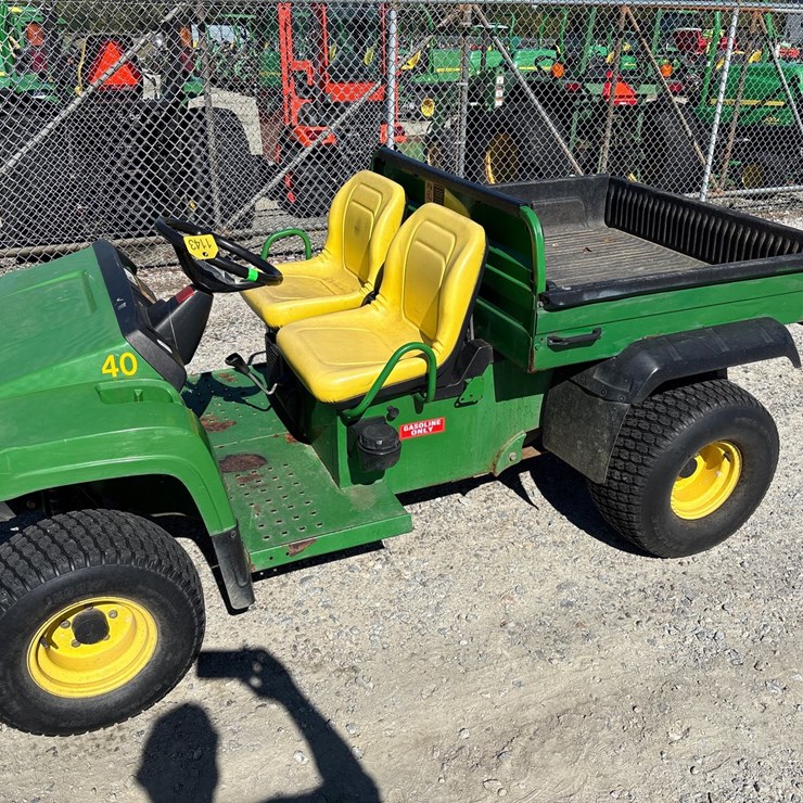 JOHN DEERE GATOR