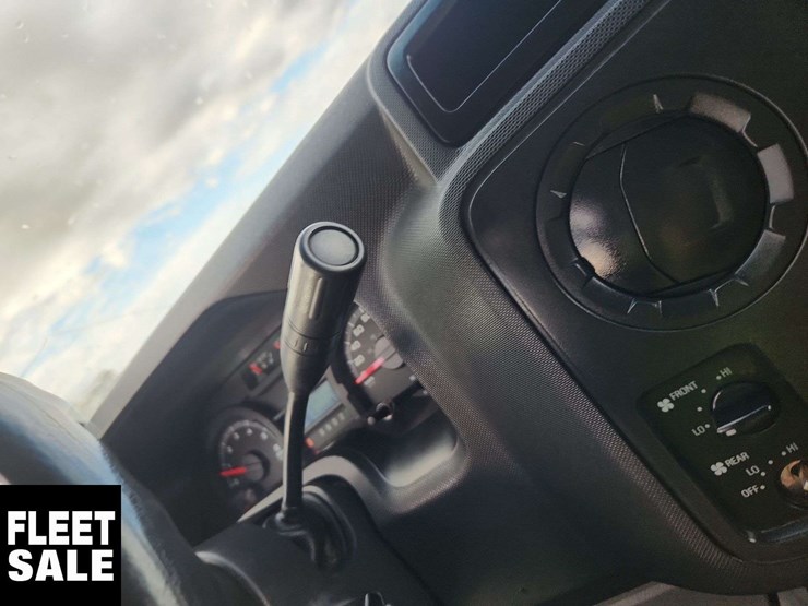 2014-ford-cargo-image-12